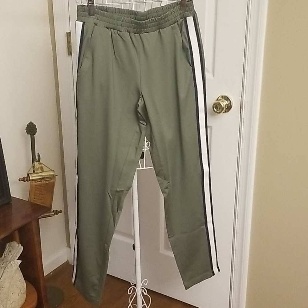 Women's Aerie Army green joggers NWT